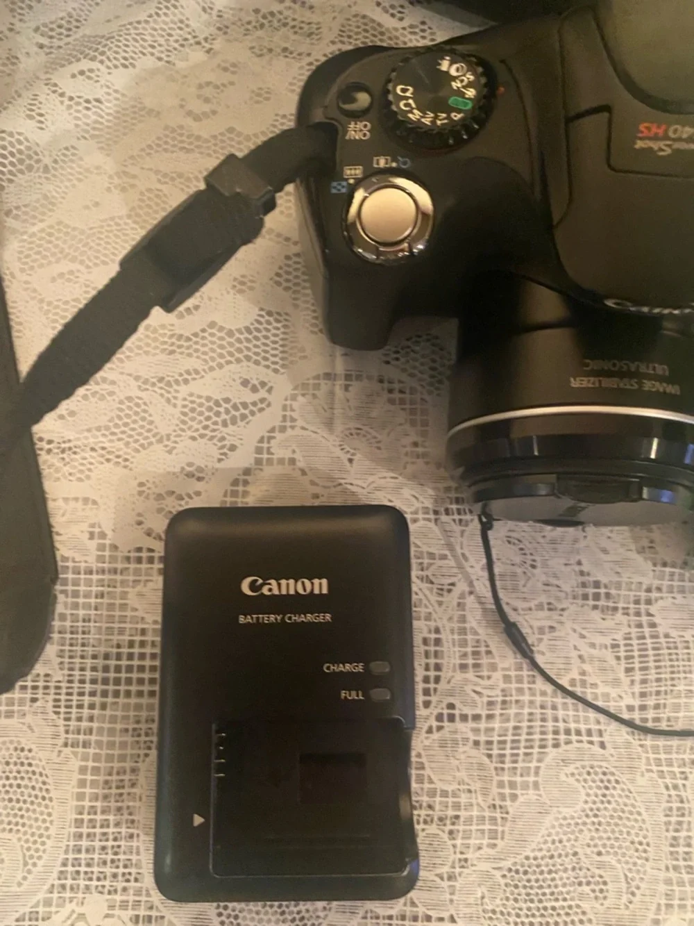 Canon PowerShot SX40 HS: 12.1 MP Digital Camera & Charger/Case - Picture 5 of 10